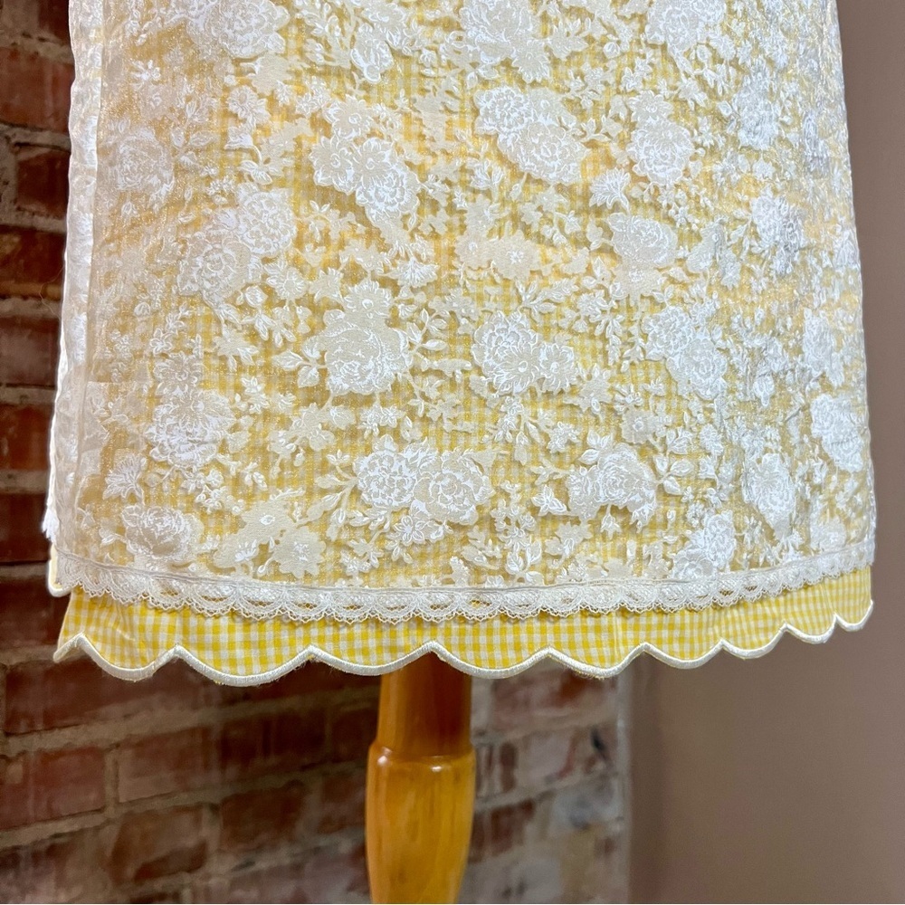 Vintage Yellow and White Lace Scalloped Midi Pencil Skirt -Size 4 -SK04